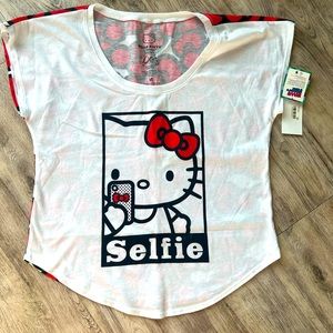 HELLO KITTY Selfie Graphic Tee